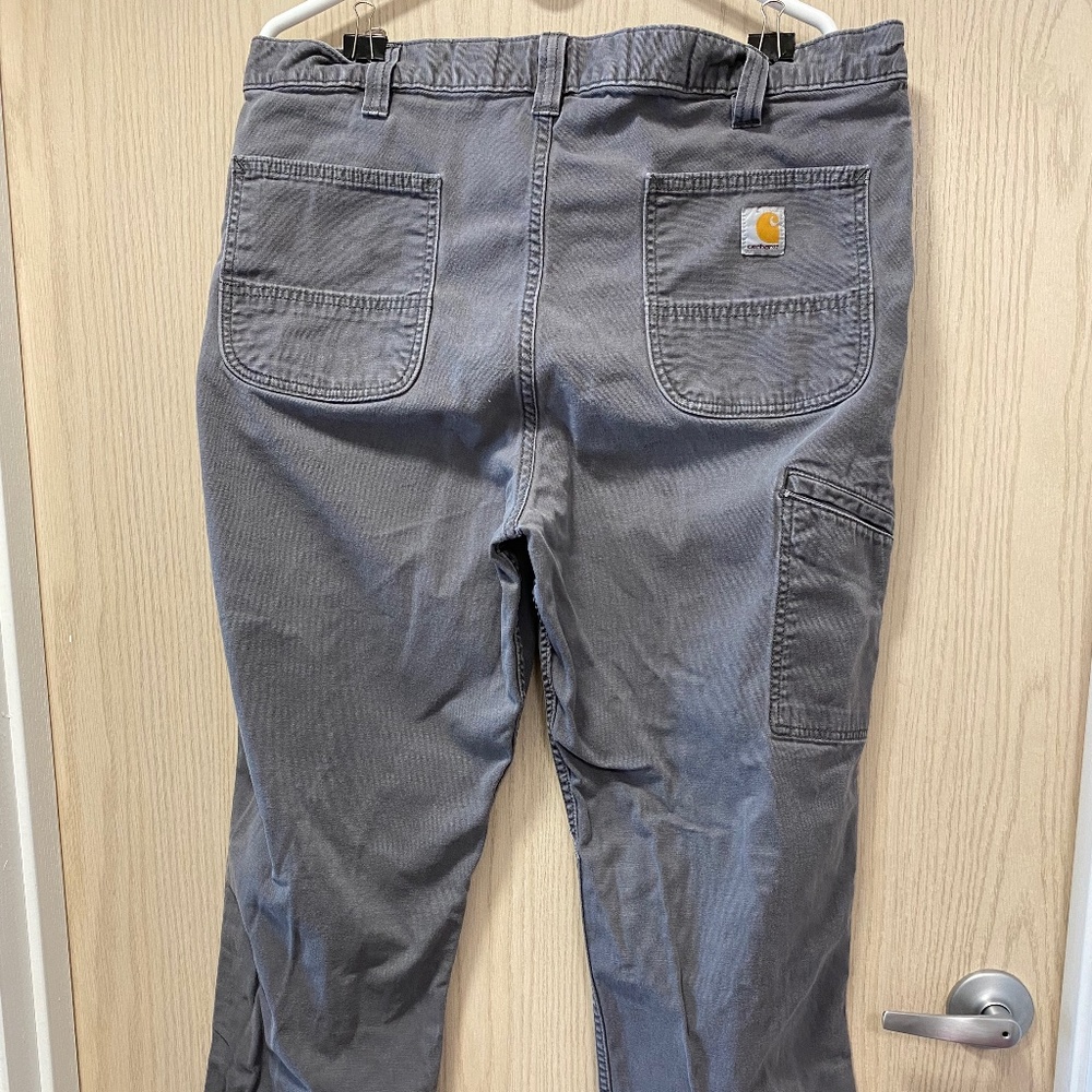 Carhartt size 40X32  Men’s Creme Cargo Pants